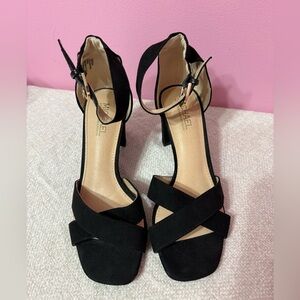 Michael Shannon women's black sandals size 6.5